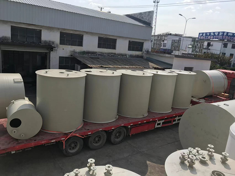 發(fā)往無(wú)錫某公司的pp儲(chǔ)罐 發(fā)往無(wú)錫某公司的pp儲(chǔ)罐