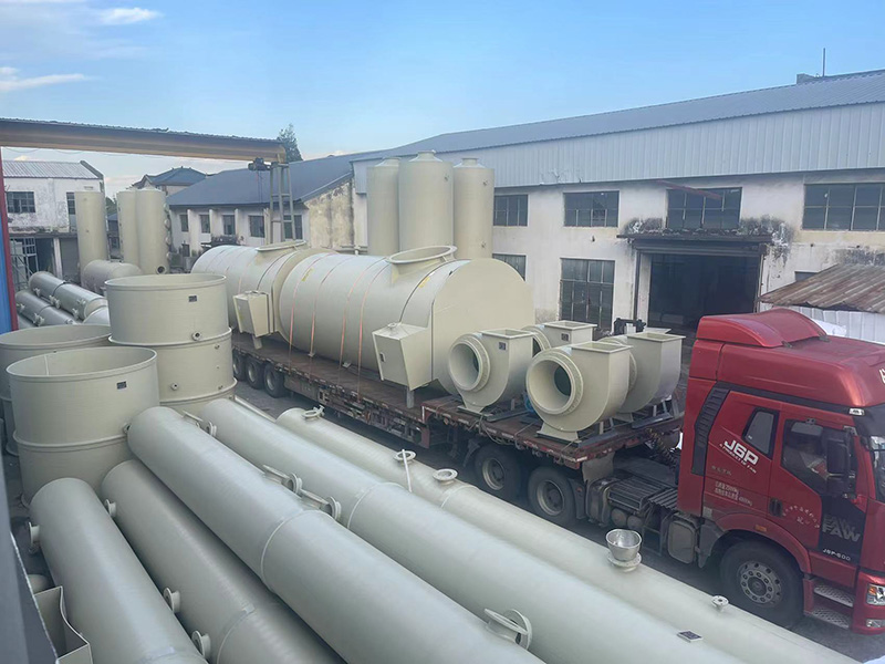 發(fā)往南通某化工廠的PP儲罐和PP風(fēng)機(jī)